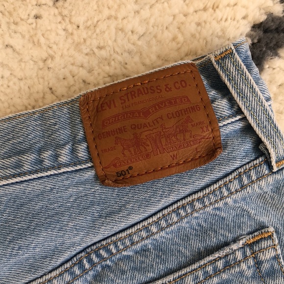 Levi’s 501 Original High Waisted Shorts - Picture 4 of 5
